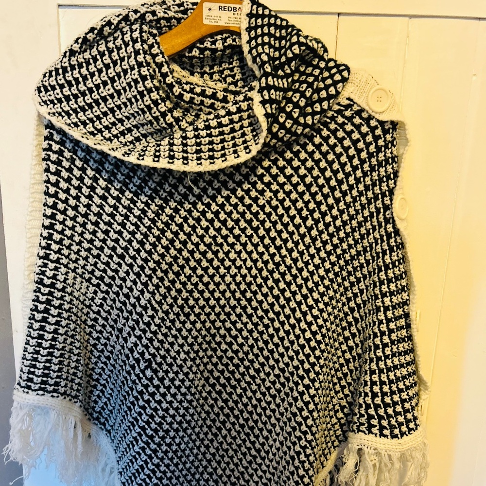 Black & White knit fringe cape